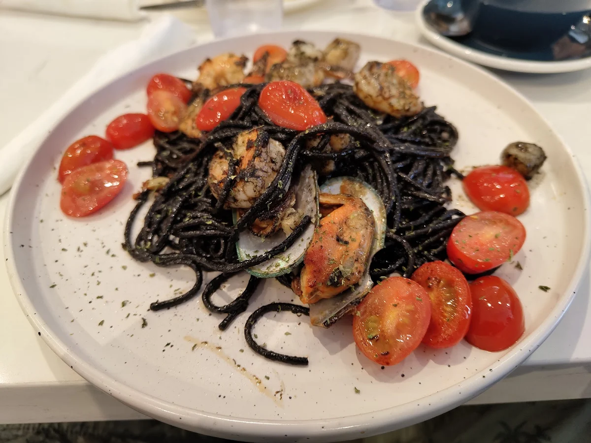 squid ink spaghetti 墨鱼汁意粉
